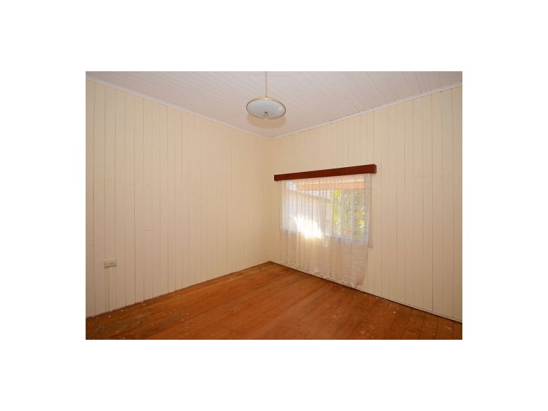 12 Shell Street, Urangan QLD 4655