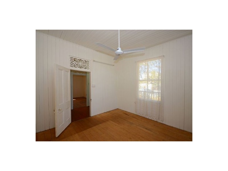 12 Shell Street, Urangan QLD 4655