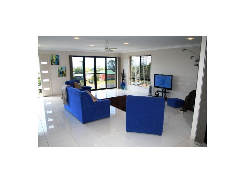 42 Crawford Drive, Dundowran QLD 4655