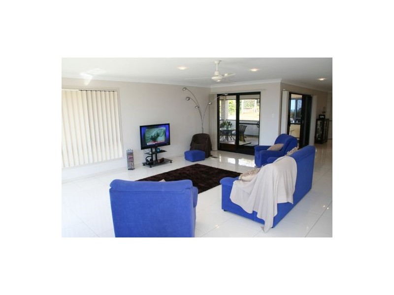 42 Crawford Drive, Dundowran QLD 4655