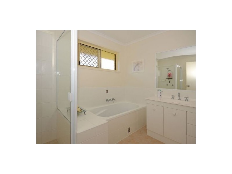 16 Kensi Court, Point Vernon QLD 4655