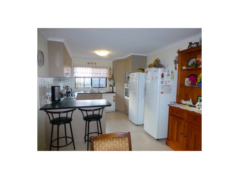 94 Wattle St, Point Vernon QLD 4655