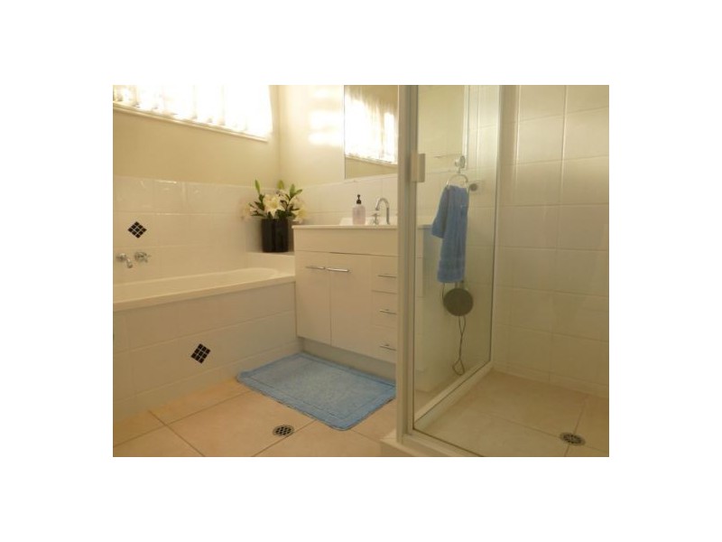 94 Wattle St, Point Vernon QLD 4655