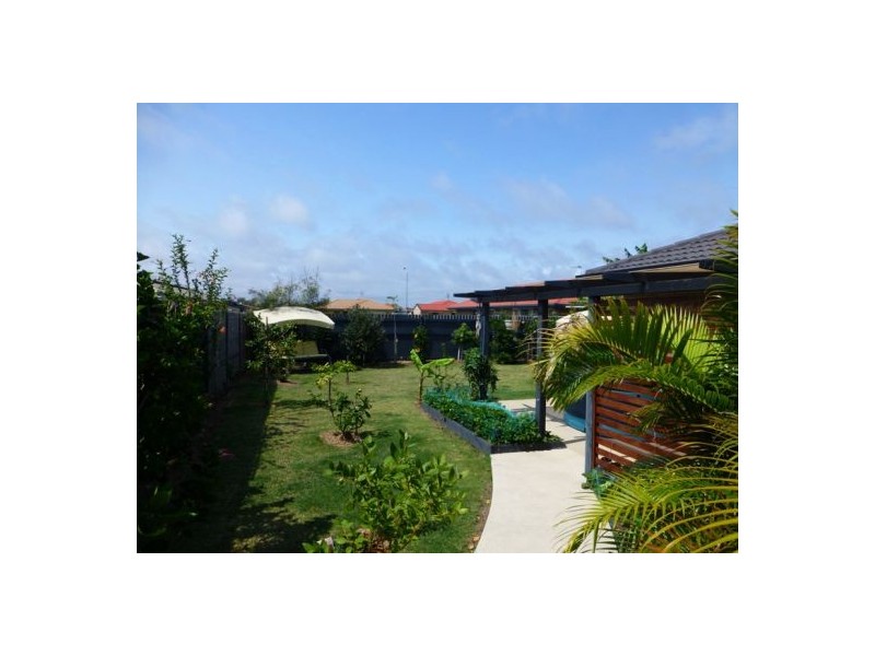 94 Wattle St, Point Vernon QLD 4655
