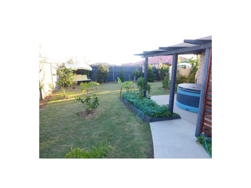 94 Wattle St, Point Vernon QLD 4655