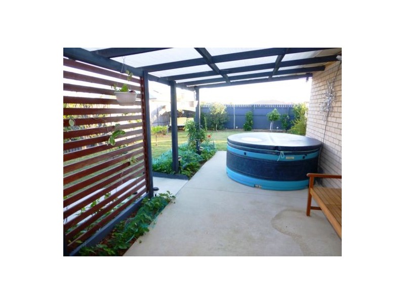 94 Wattle St, Point Vernon QLD 4655