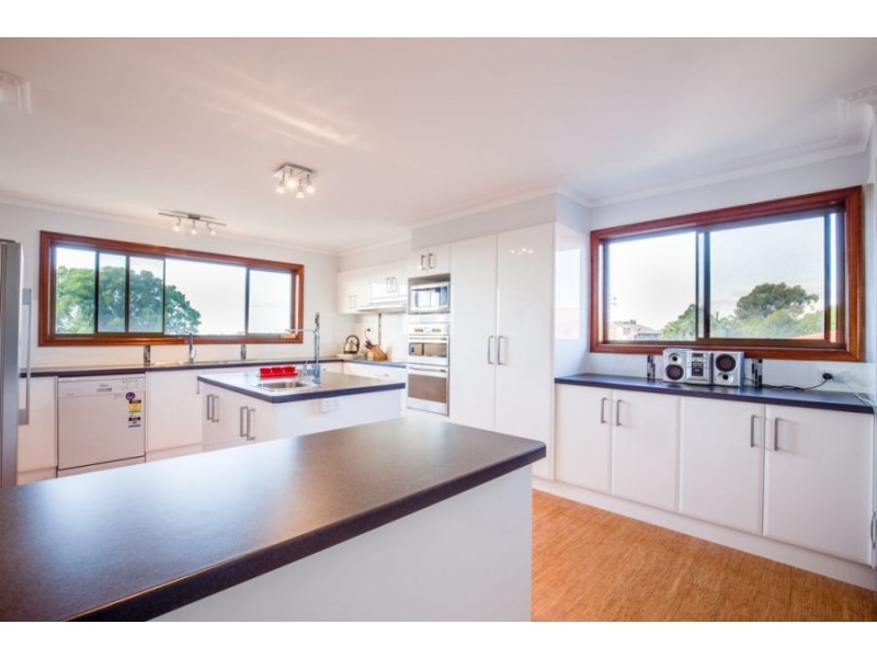 18 Hillcrest Avenue, Scarness QLD 4655