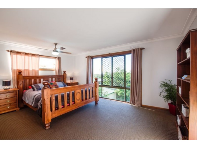 18 Hillcrest Avenue, Scarness QLD 4655