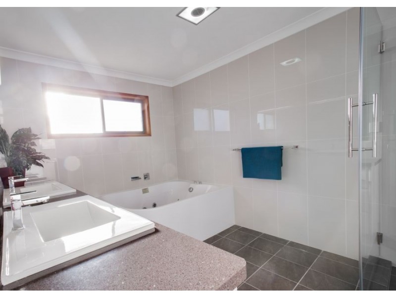 18 Hillcrest Avenue, Scarness QLD 4655