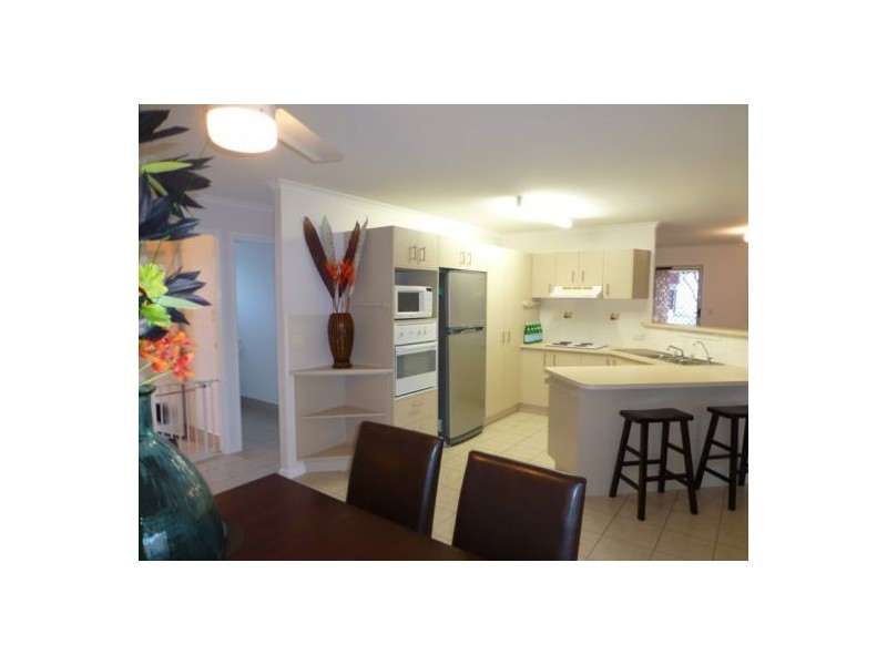 15 Marineview Ave, Scarness QLD 4655