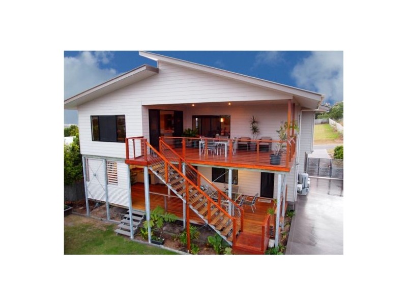 4 Fraser Outlook Crt, Kawungan QLD 4655