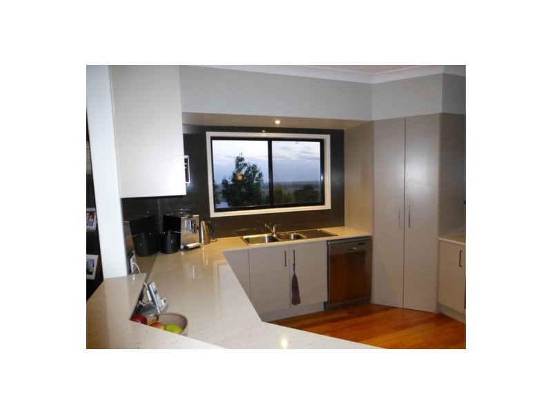 4 Fraser Outlook Crt, Kawungan QLD 4655