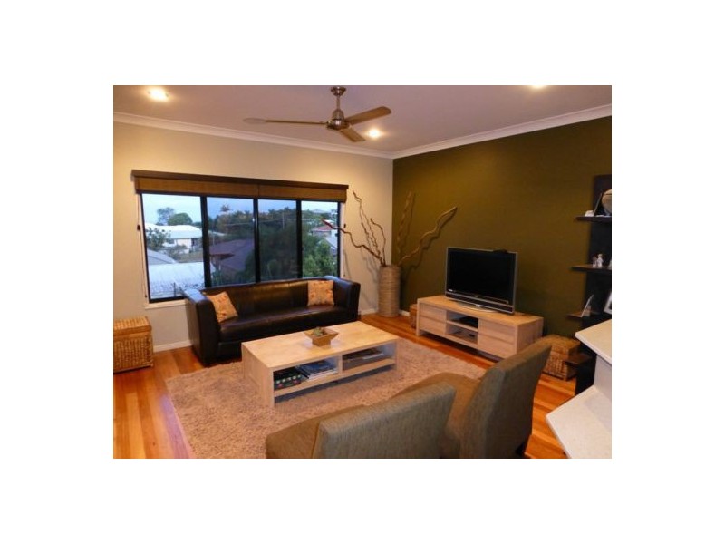 4 Fraser Outlook Crt, Kawungan QLD 4655