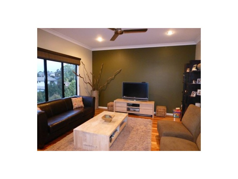 4 Fraser Outlook Crt, Kawungan QLD 4655