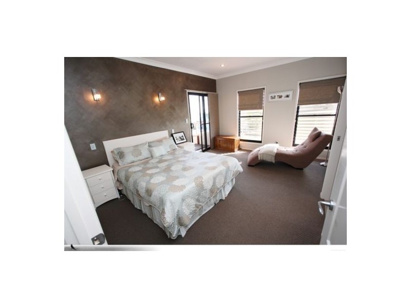 4 Fraser Outlook Crt, Kawungan QLD 4655