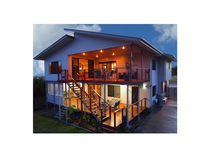 4 Fraser Outlook Crt, Kawungan QLD 4655