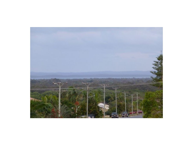 4 Fraser Outlook Crt, Kawungan QLD 4655