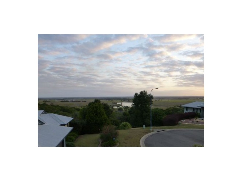 4 Fraser Outlook Crt, Kawungan QLD 4655