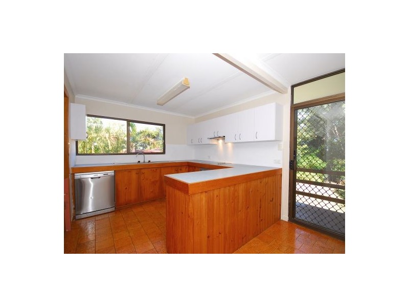 15 Flinders Street, Point Vernon QLD 4655