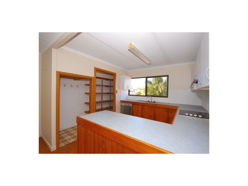 15 Flinders Street, Point Vernon QLD 4655