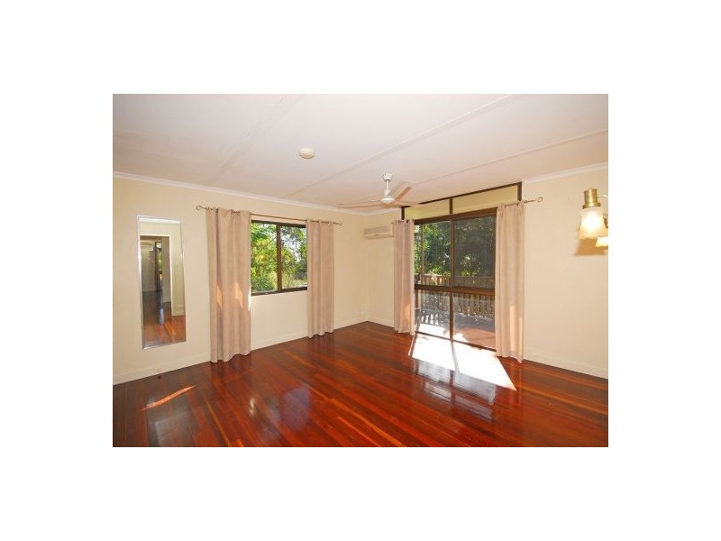 15 Flinders Street, Point Vernon QLD 4655
