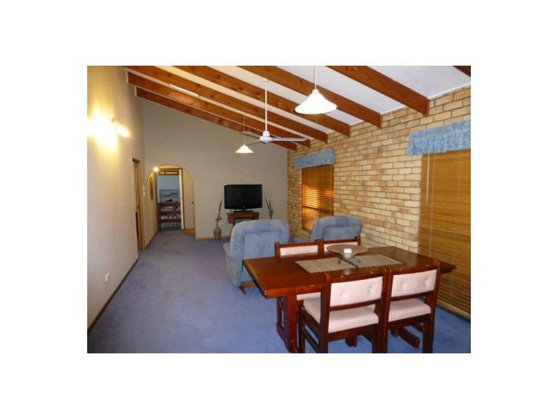 43 Banksia Street, Point Vernon QLD 4655