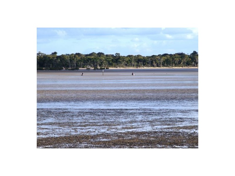 1 Esplanade, Point Vernon QLD 4655