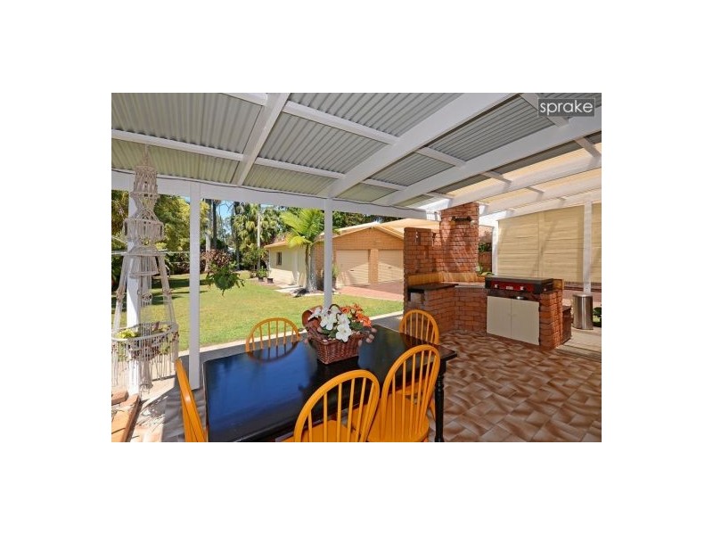 11 Carlton Street, Point Vernon QLD 4655