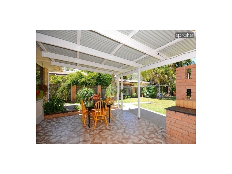 11 Carlton Street, Point Vernon QLD 4655