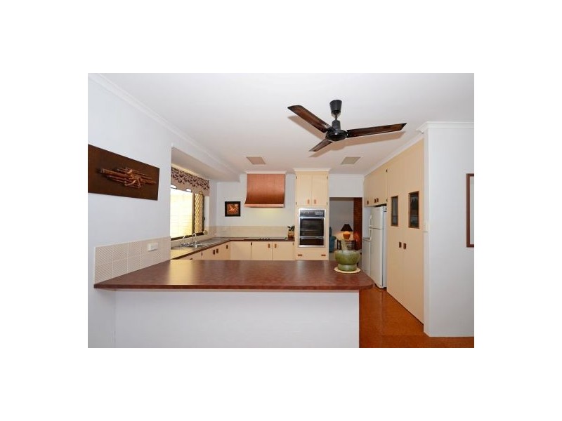 11 Carlton Street, Point Vernon QLD 4655