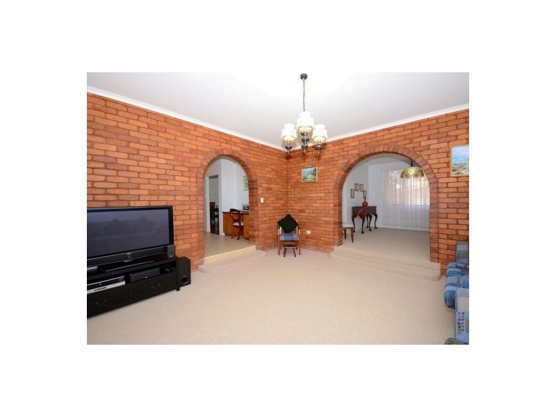 11 Carlton Street, Point Vernon QLD 4655