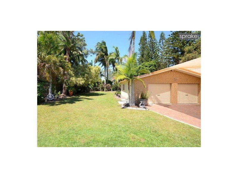 11 Carlton Street, Point Vernon QLD 4655