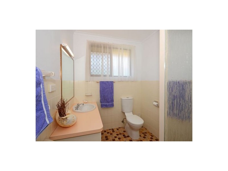 11 Carlton Street, Point Vernon QLD 4655