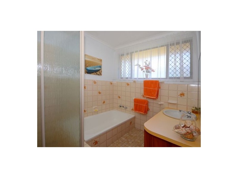 11 Carlton Street, Point Vernon QLD 4655
