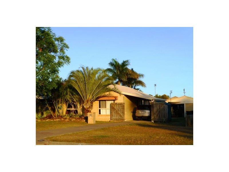 8 Dougan St, Point Vernon QLD 4655