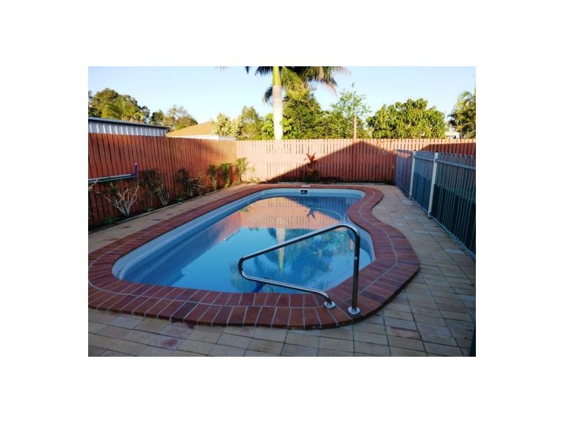 8 Dougan St, Point Vernon QLD 4655