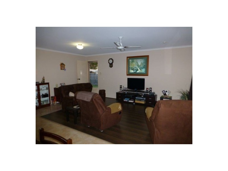 8 Dougan St, Point Vernon QLD 4655