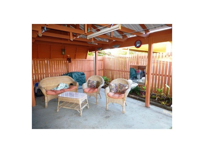 8 Dougan St, Point Vernon QLD 4655