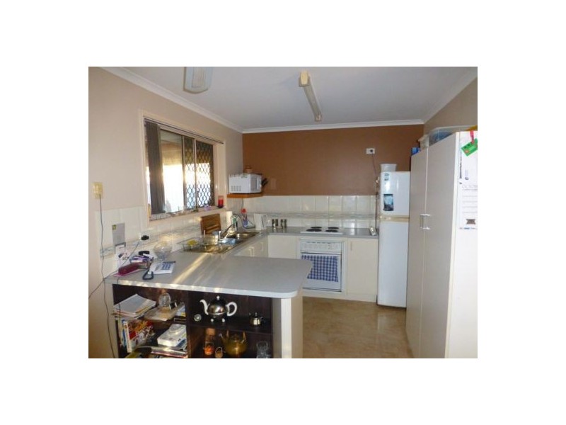 8 Dougan St, Point Vernon QLD 4655