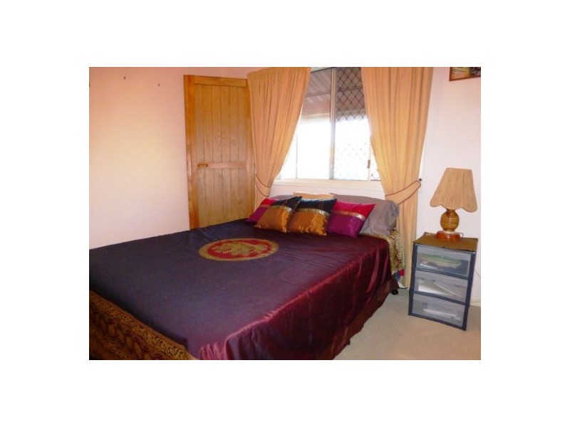 8 Dougan St, Point Vernon QLD 4655