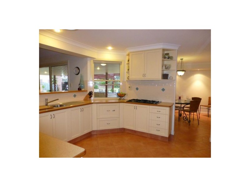 10 Lucyanne Court, Urangan QLD 4655