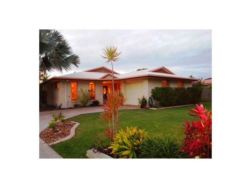 10 Lucyanne Court, Urangan QLD 4655