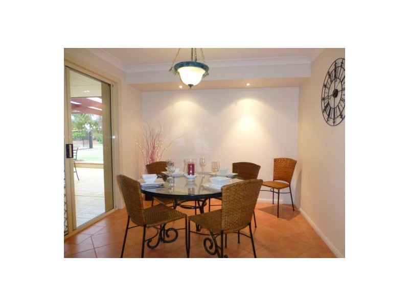 10 Lucyanne Court, Urangan QLD 4655