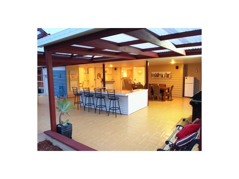 10 Lucyanne Court, Urangan QLD 4655