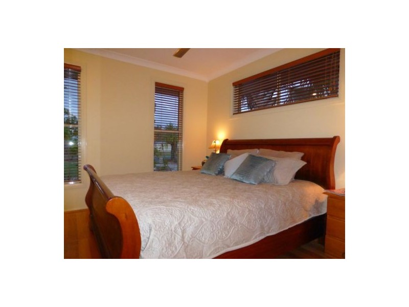 10 Lucyanne Court, Urangan QLD 4655