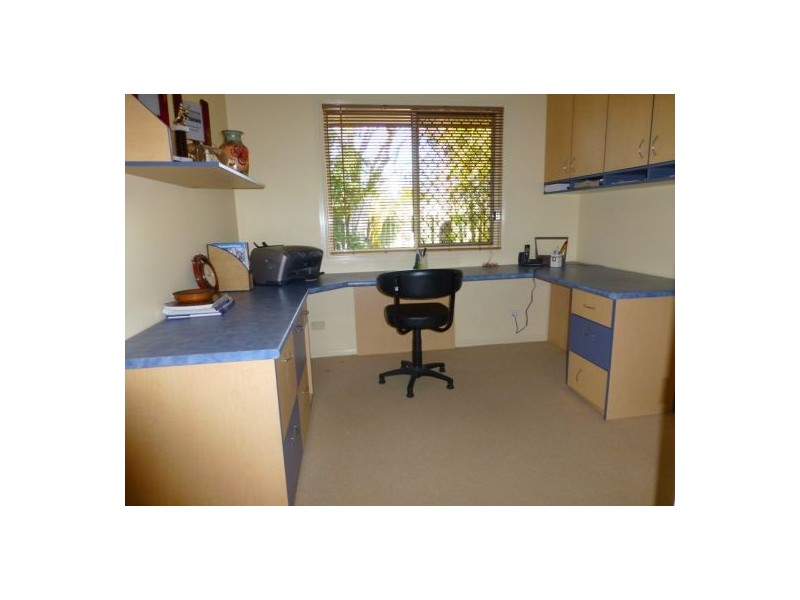 10 Lucyanne Court, Urangan QLD 4655