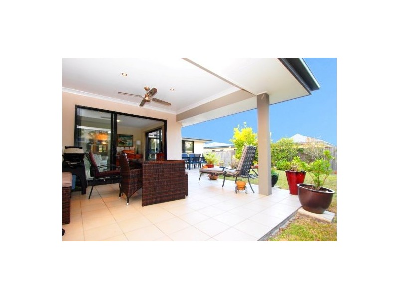 10 Bay Breeze Cl, Wondunna QLD 4655