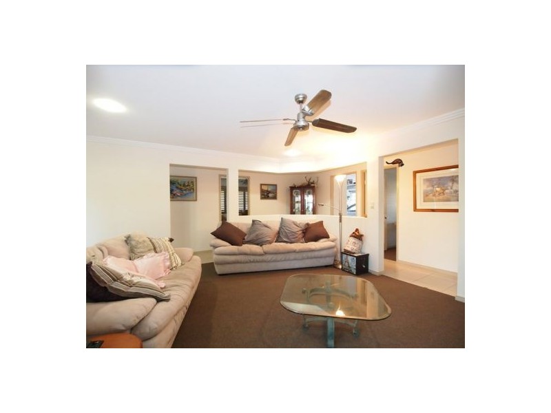 10 Bay Breeze Cl, Wondunna QLD 4655