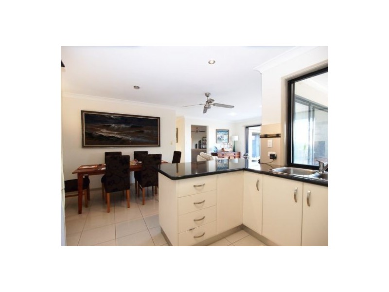 10 Bay Breeze Cl, Wondunna QLD 4655