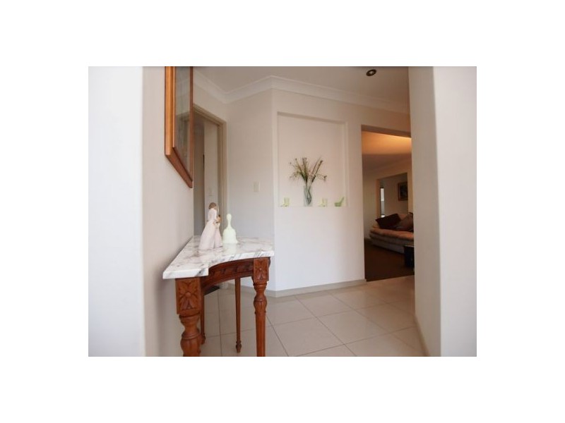 10 Bay Breeze Cl, Wondunna QLD 4655